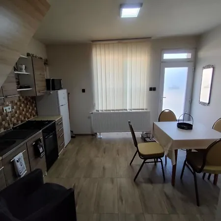 Lun Apartament *
